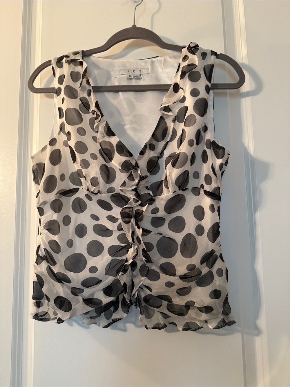 Ice Polka Dot Ruffle V-Neck Sleeveless Top - Black on White Sz M